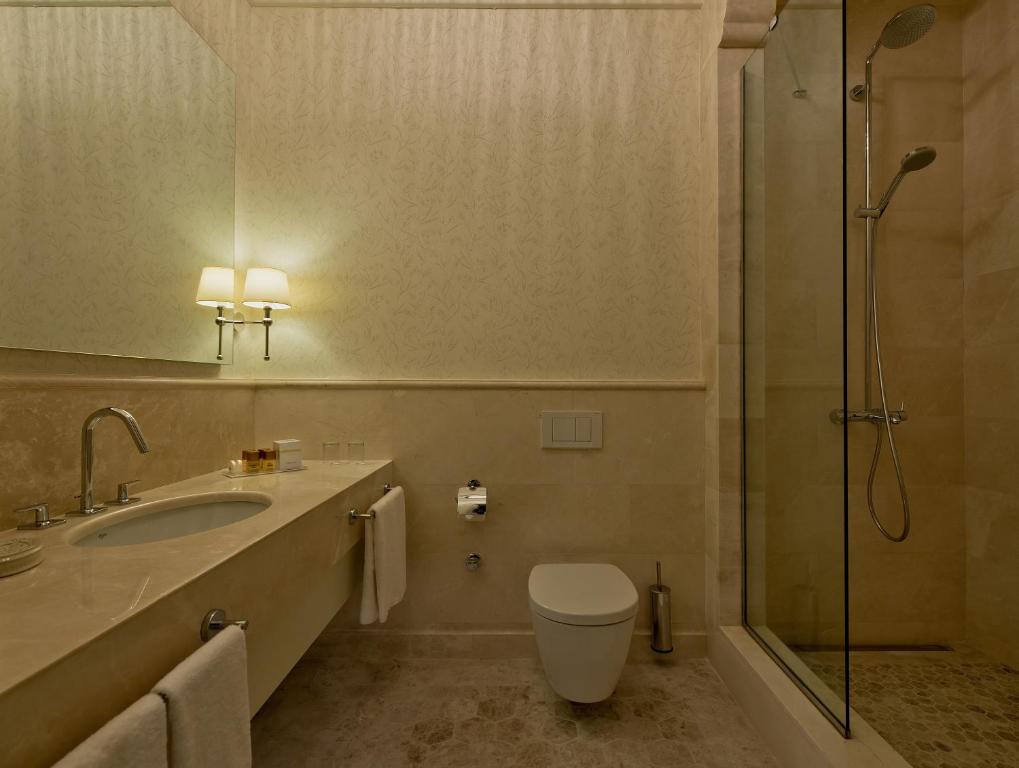 Koupelna v ubytování Vialand Palace Hotel