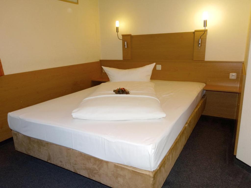 Postel nebo postele na pokoji v ubytování Hotel Sonne - Haus 2