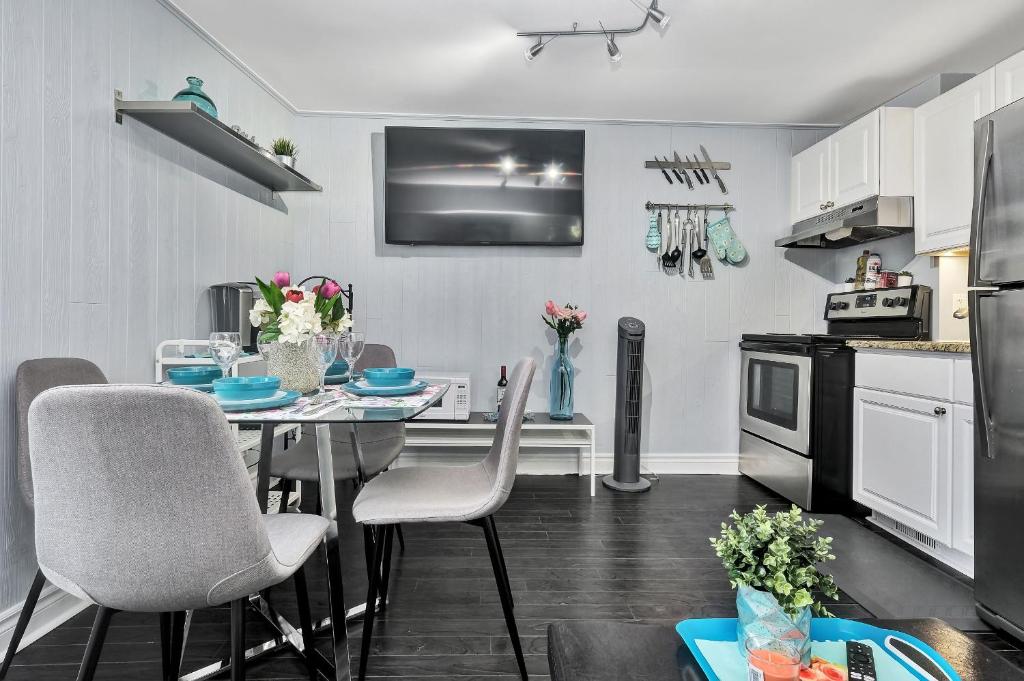2BR Apartment- with Rooftop Terrace access!