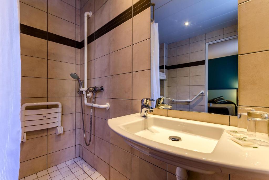 Koupelna v ubytování Hôtel Miramont