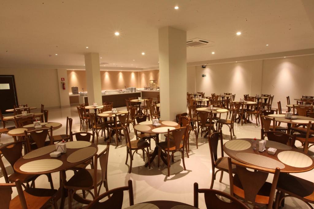 Restaurace v ubytování Hotel Caiuá Cascavel