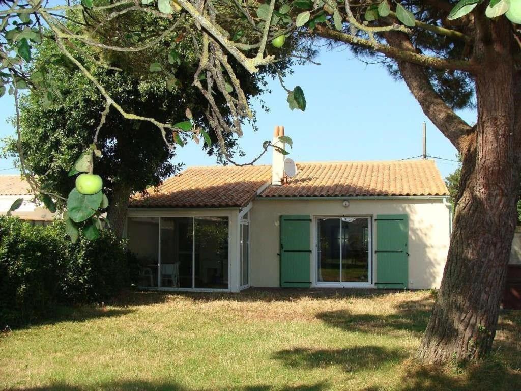 Photo de la galerie de l'établissement Maison 3 pièces avec jardin, proche centre et plages, Saint-Denis-d'Oléron - FR-1-246A-339, à Saint-Denis-dʼOléron