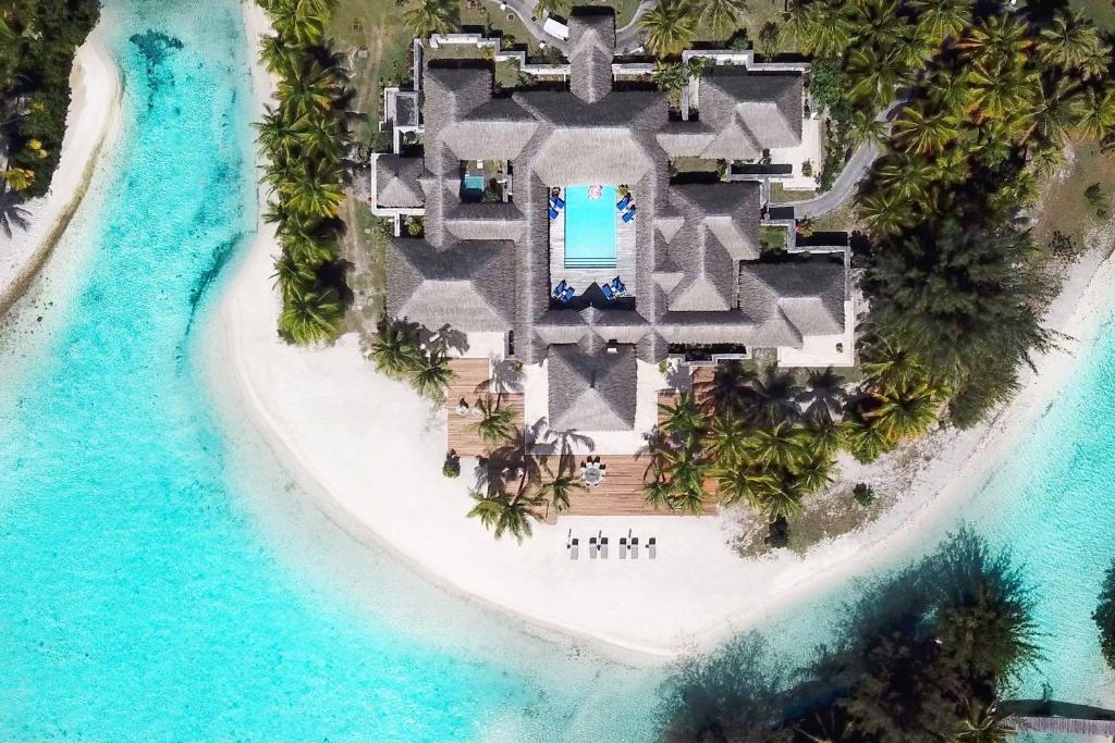 Bazén v ubytování The St. Regis Bora Bora Resort nebo v jeho okolí