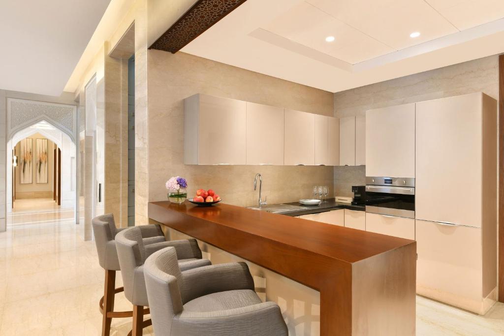 Cucina o angolo cottura di Al Messila, A Luxury Collection Resort & Spa, Doha
