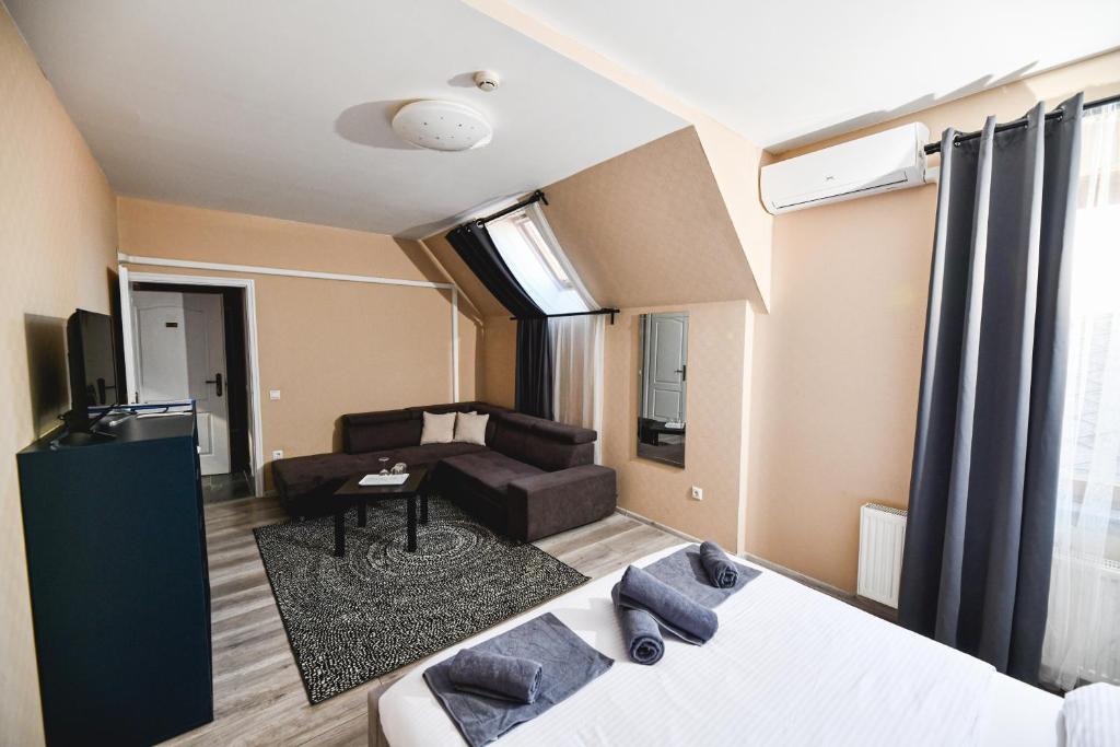 Posteľ alebo postele v izbe v ubytovaní Végvári Hotel Eger