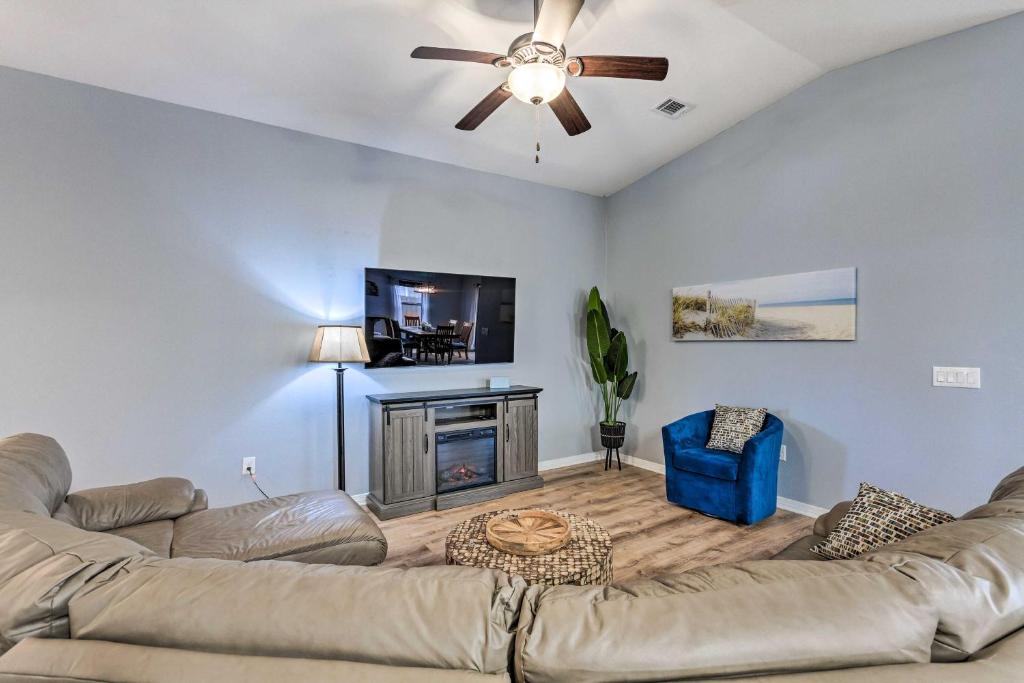 Spacious Navarre Retreat w/ Fenced-In Yard! - Holiday Home
