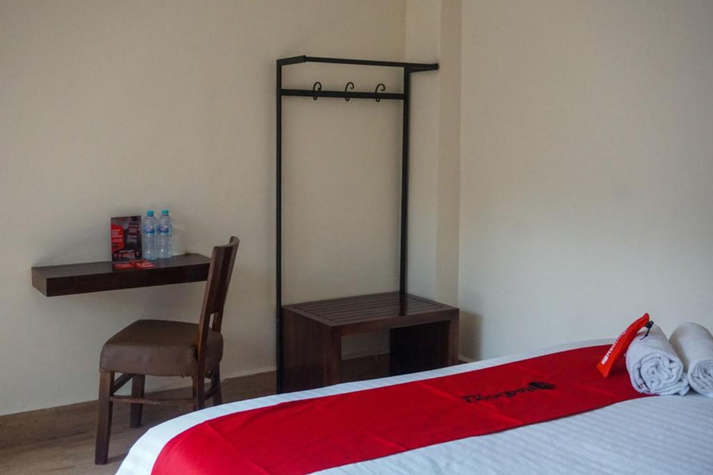 RedDoorz near Londa Toraja - Economy Double Room