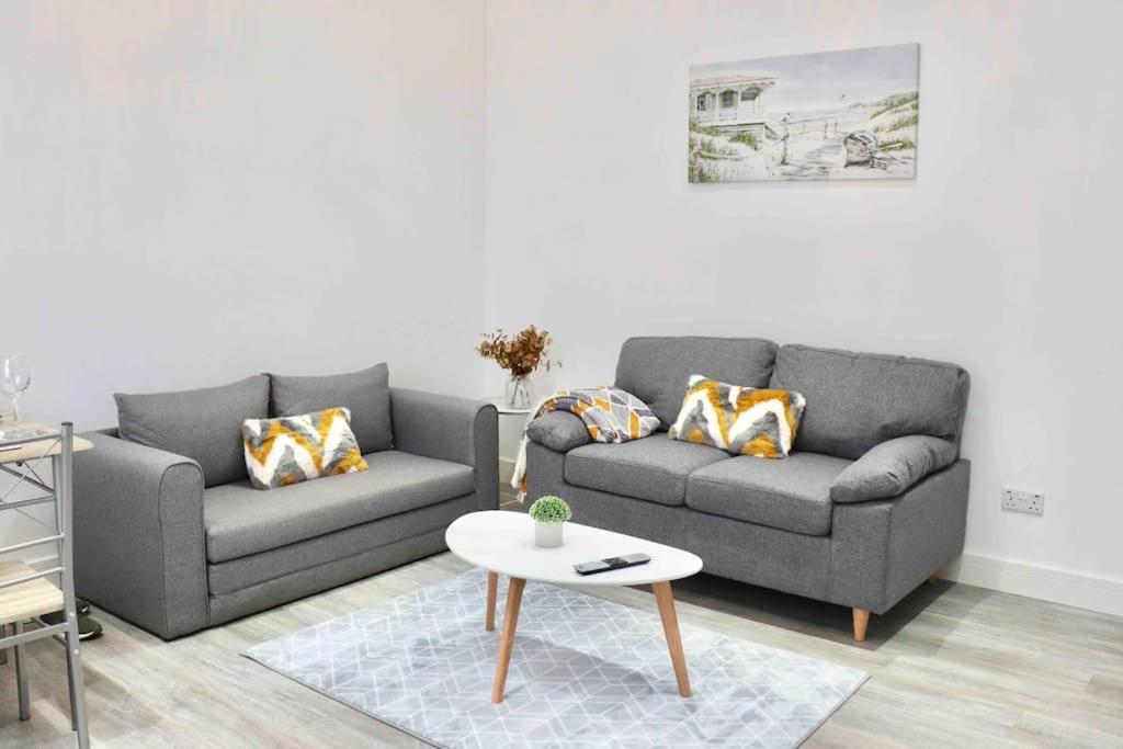 Posezení v ubytování Contemporary & Stylish House . FREE Parking