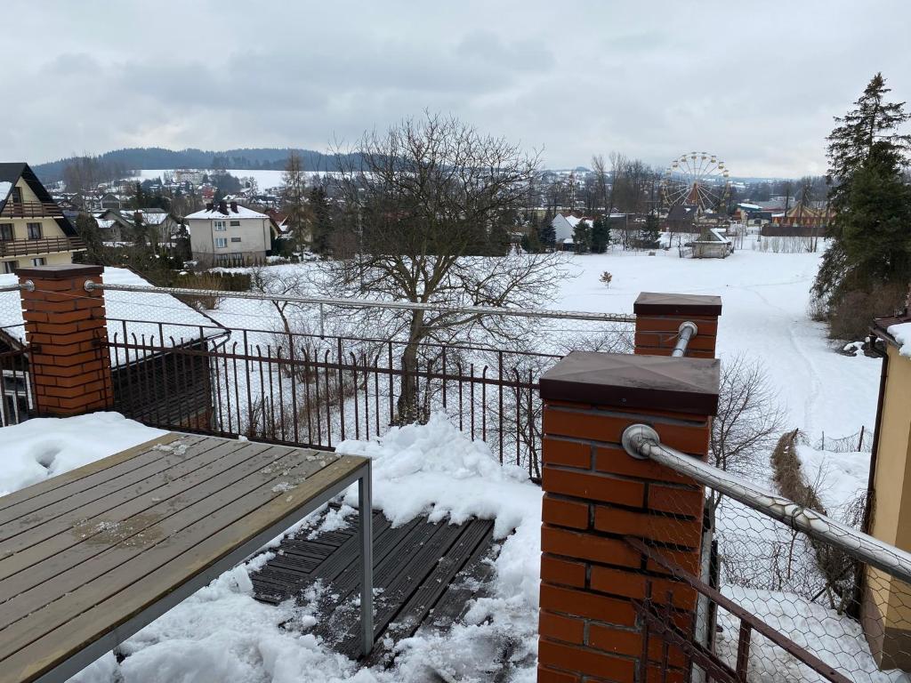 Apartament Polański z tarasem na dachu v zime