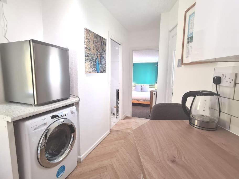 Kuchyň nebo kuchyňský kout v ubytování Cosy Self Contained Annexe