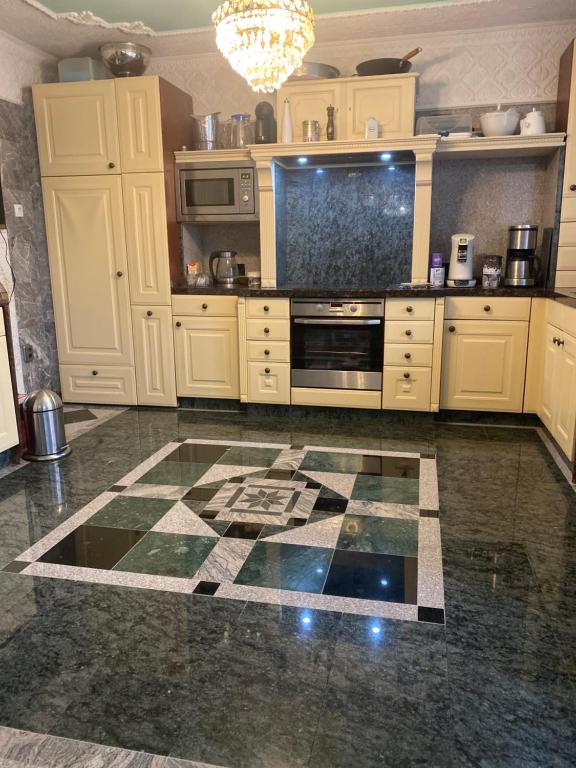 Kuchyň nebo kuchyňský kout v ubytování Villa in Walsrode