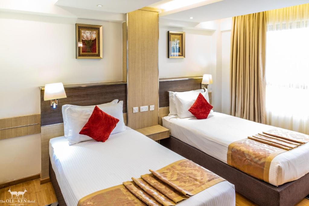Postel nebo postele na pokoji v ubytování The Ole-Ken Hotel