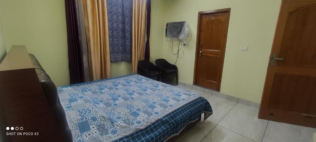 Postel nebo postele na pokoji v ubytování Mahamaya Homestay 4