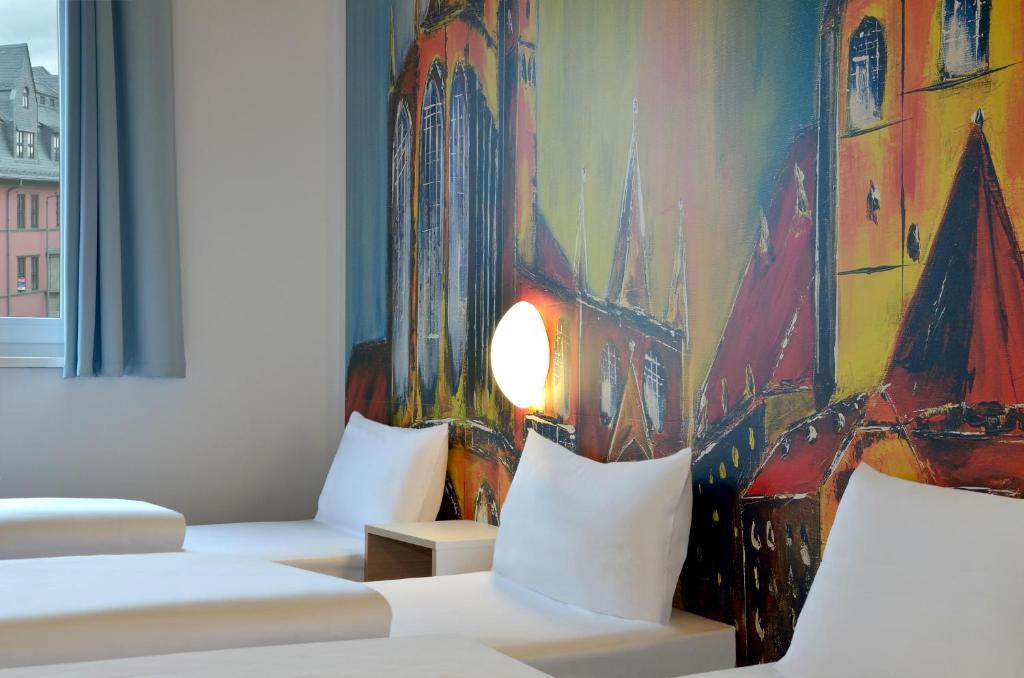 Postel nebo postele na pokoji v ubytování B&B HOTEL Erfurt-Hbf