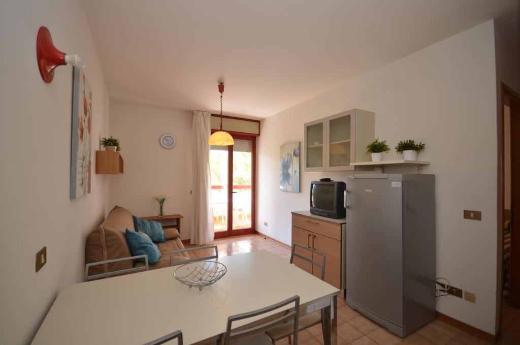 A kitchen or kitchenette at Appartamenti Eridano