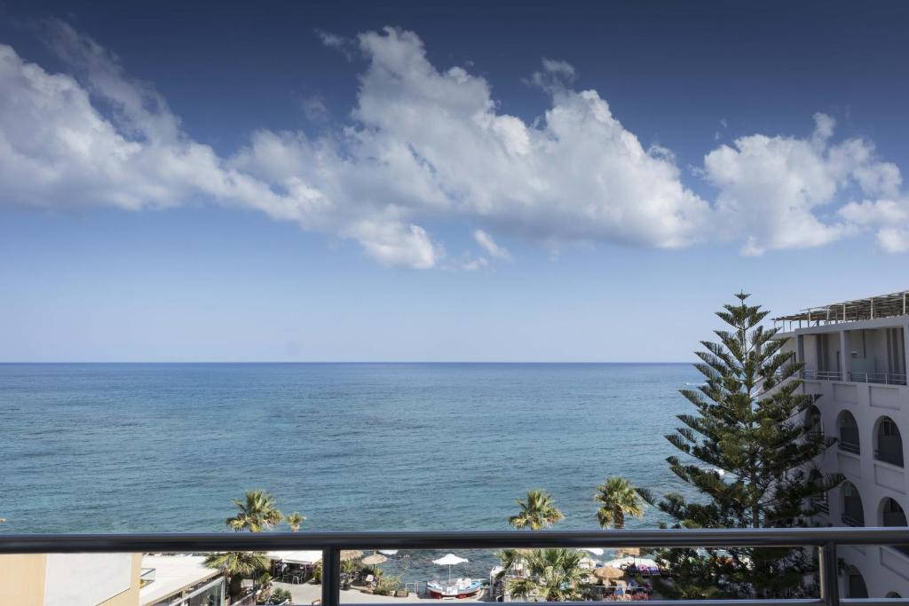 Glaros Beach Hotel - 8