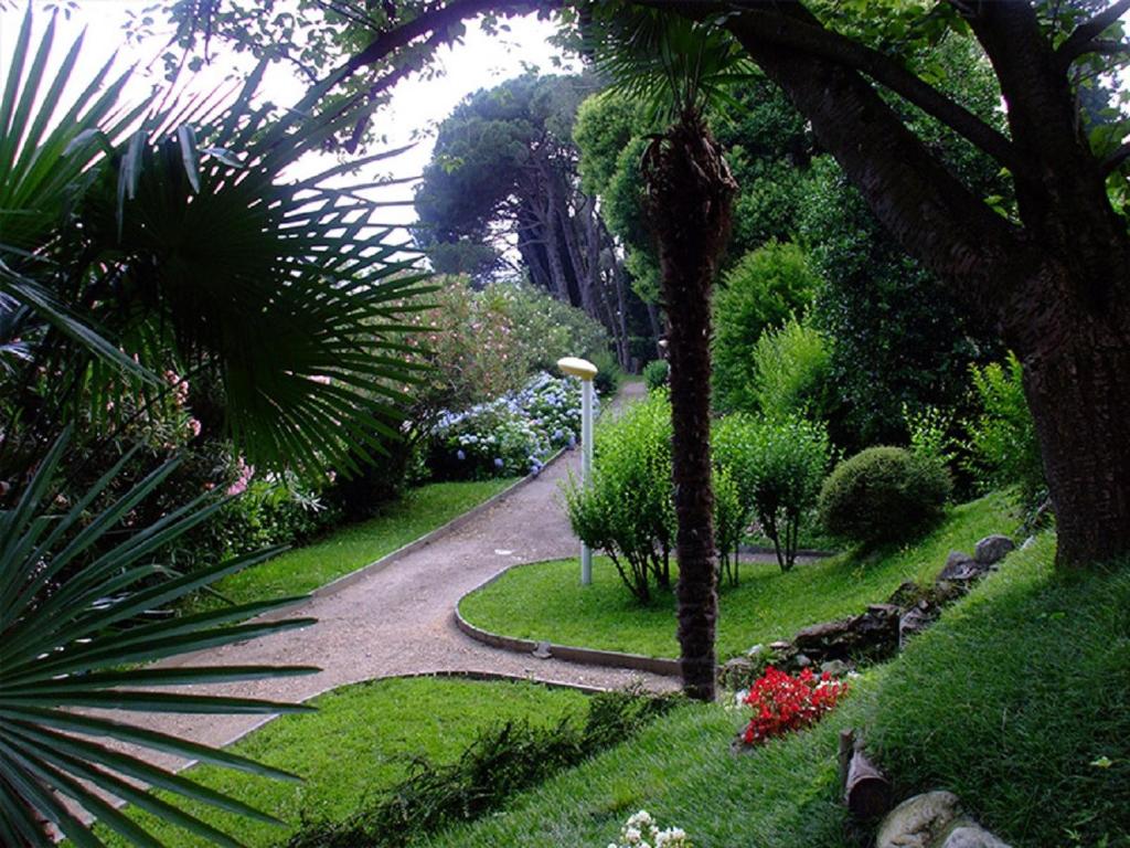 A garden outside Gardenia