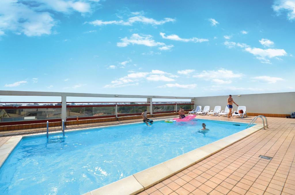 The swimming pool at or close to Appartamenti Eridano