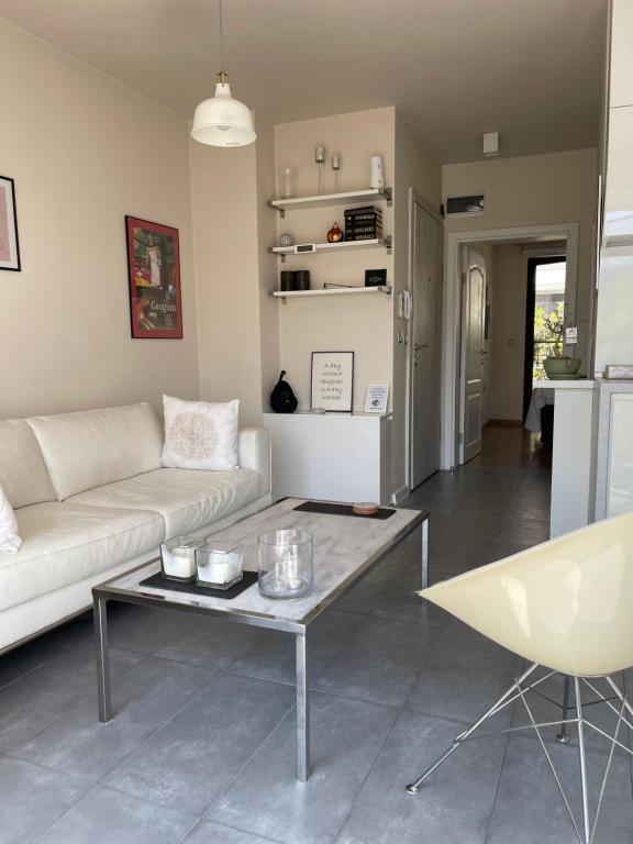 A kitchen or kitchenette at Luxury Central Apartment