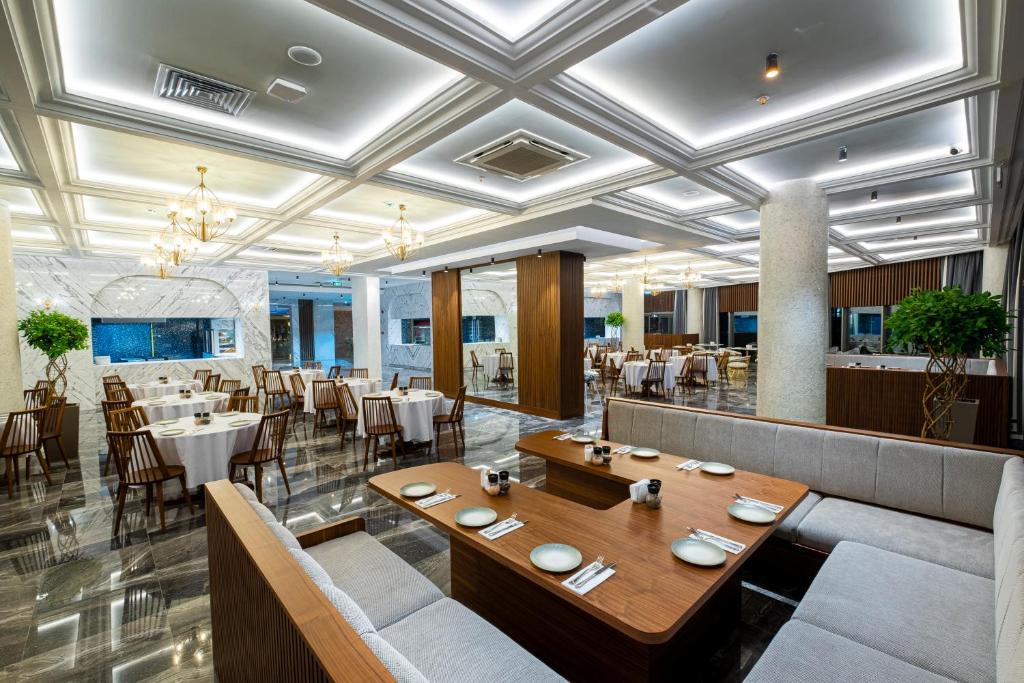 A restaurant or other place to eat at Rubi Platinum Sign