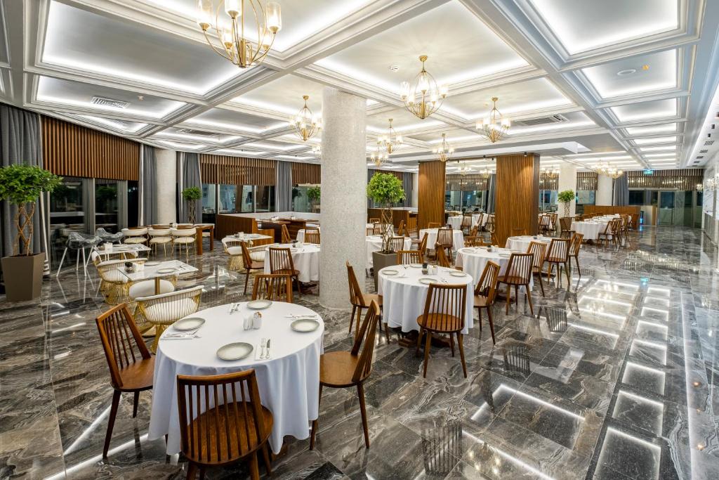 A restaurant or other place to eat at Rubi Platinum Sign