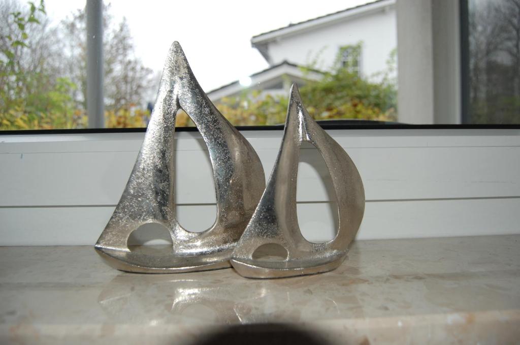 two metal ears sitting on top of a table at Ferienwohnung Harländer in Petersdorf auf Fehmarn