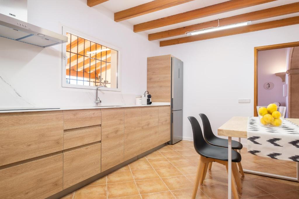 Kuchyňa alebo kuchynka v ubytovaní Villa Marina de Namer By SunVillas Mallorca