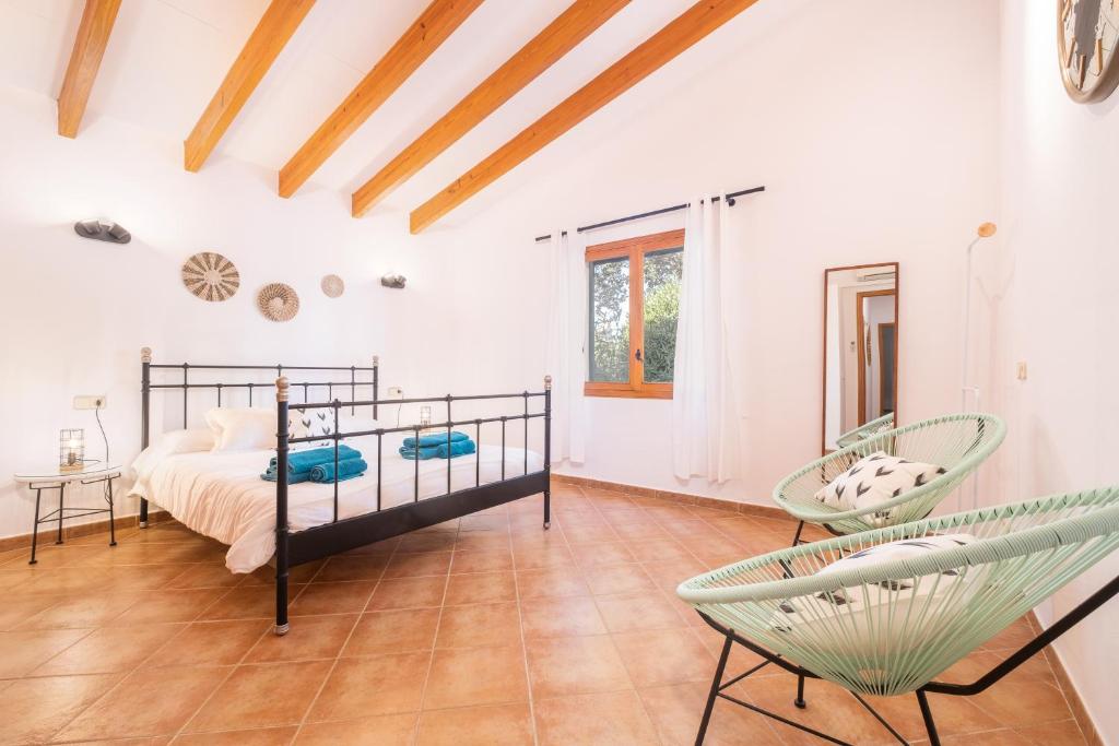Posteľ alebo postele v izbe v ubytovaní Villa Marina de Namer By SunVillas Mallorca