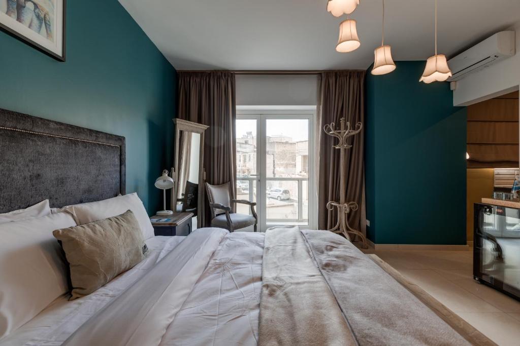Postel nebo postele na pokoji v ubytování Talbot & Bons Studio Flat