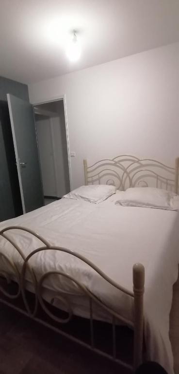 Fotografia z galérie ubytovania CHAMBRE 1 v destinácii Changé