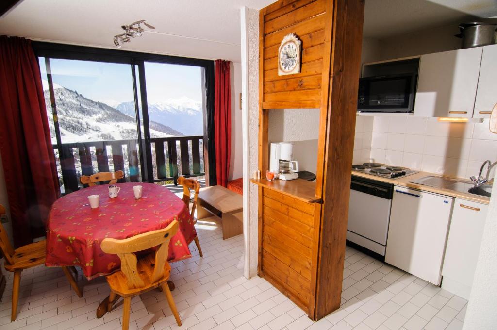 a kitchen with a table and a view of a mountain at Appartements Saint François Longchamp in Saint-François-Longchamp