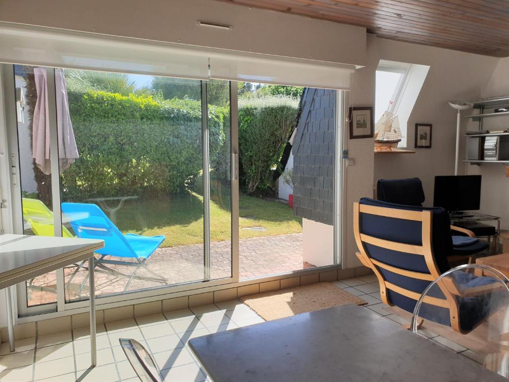 Fotografia z galérie ubytovania Maison avec terrasse et jardin au Golf de St Samson à PLEUMEUR-BODOU - Réf 459 v destinácii Pleumeur-Bodou
