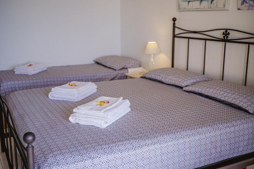 S'ARD Guest House Sassari - Dreibettzimmer Mit Gemeinschaftsbad