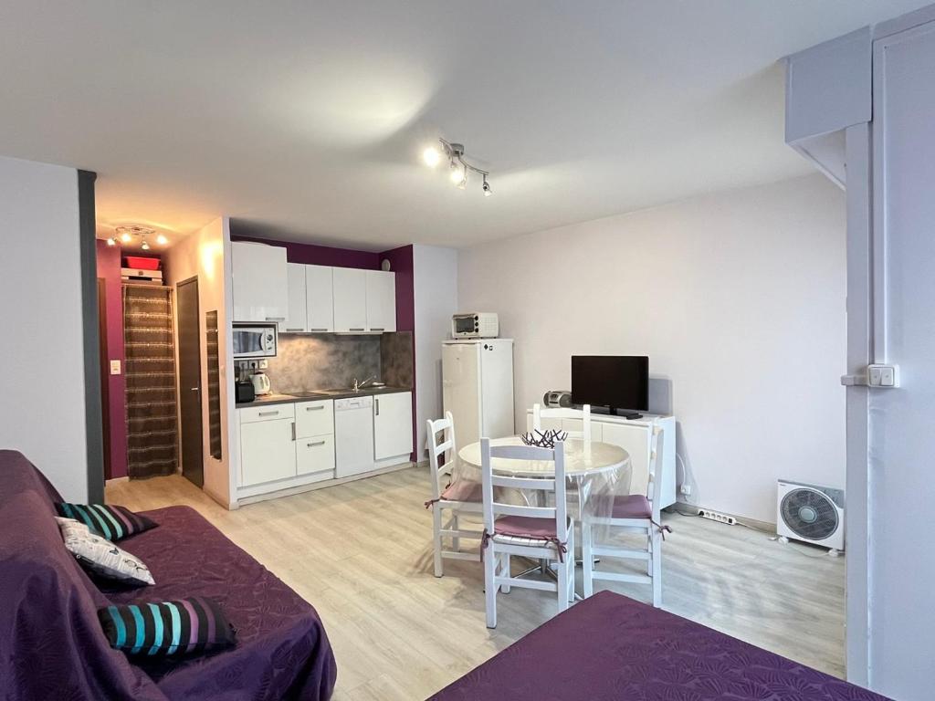 Studio spacieux avec balcon, idéal pour 2 personnes - FR-1-555-73 - Studio