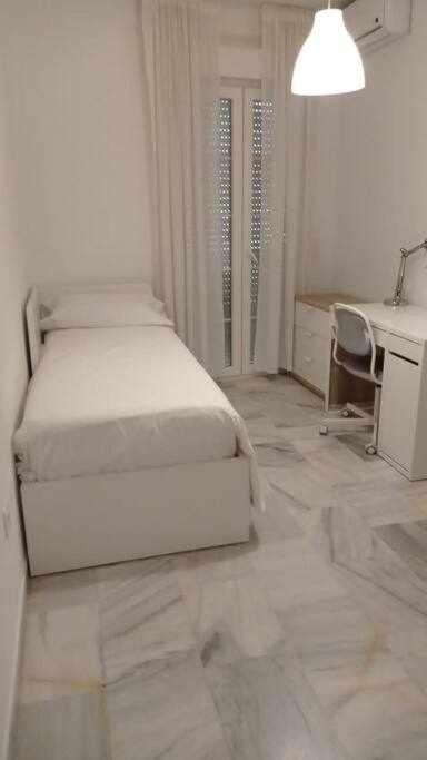 Posteľ alebo postele v izbe v ubytovaní 4 rooms pkg Marmoles Malaga