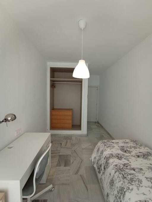 Posteľ alebo postele v izbe v ubytovaní 4 rooms pkg Marmoles Malaga