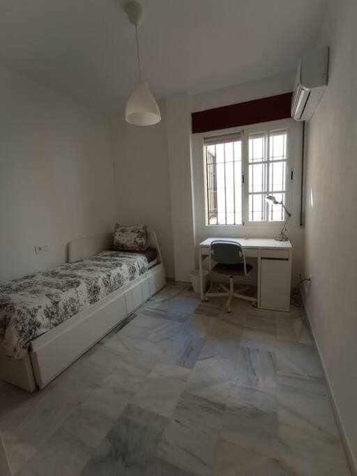 Posteľ alebo postele v izbe v ubytovaní 4 rooms pkg Marmoles Malaga