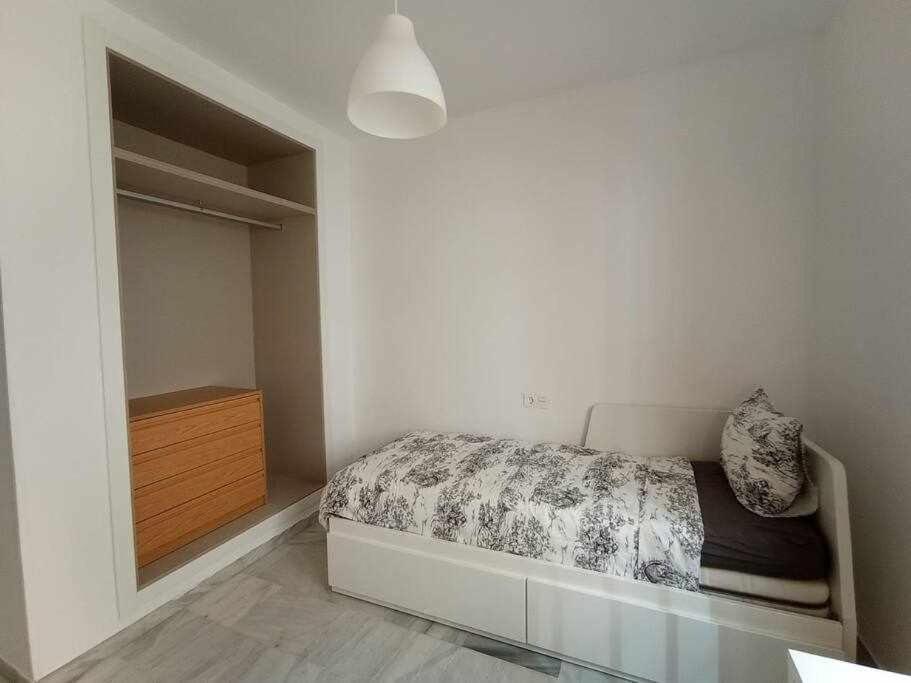 Posteľ alebo postele v izbe v ubytovaní 4 rooms pkg Marmoles Malaga
