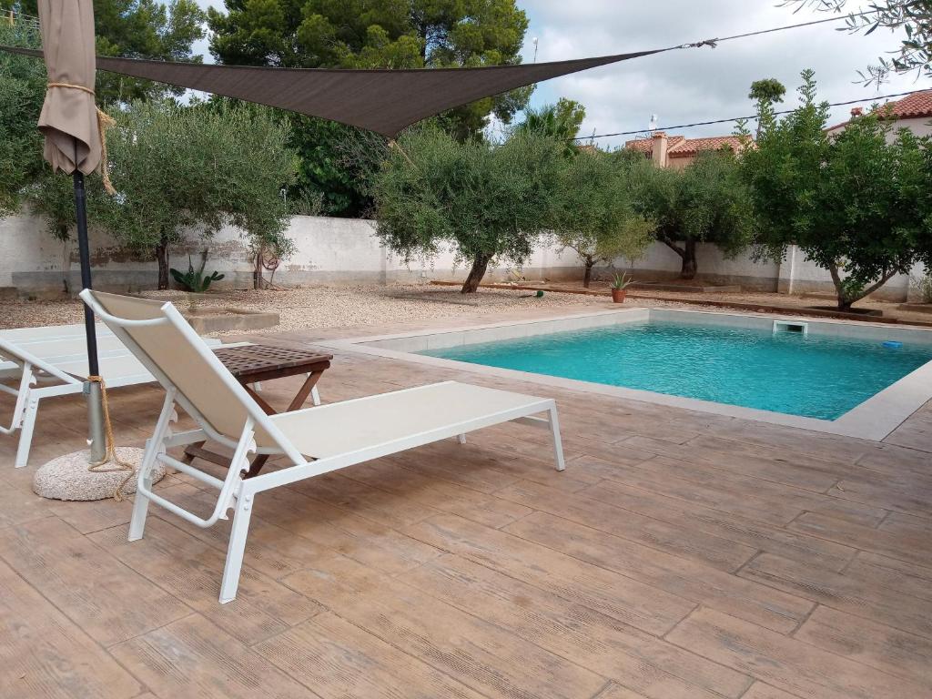 The swimming pool at or close to Villa Tres Cales