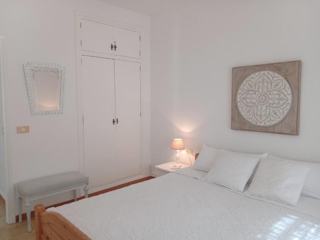 A bed or beds in a room at Villa Tres Cales
