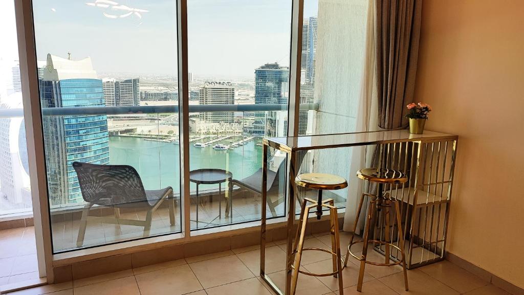 Fotografia z galérie ubytovania La Buena Vida Holiday Homes large 2BR Apt near Burj khalifa & Dubai mall v Dubaji