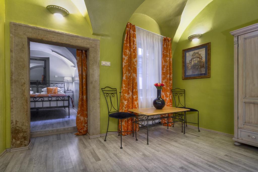 Black Star Suites - 2