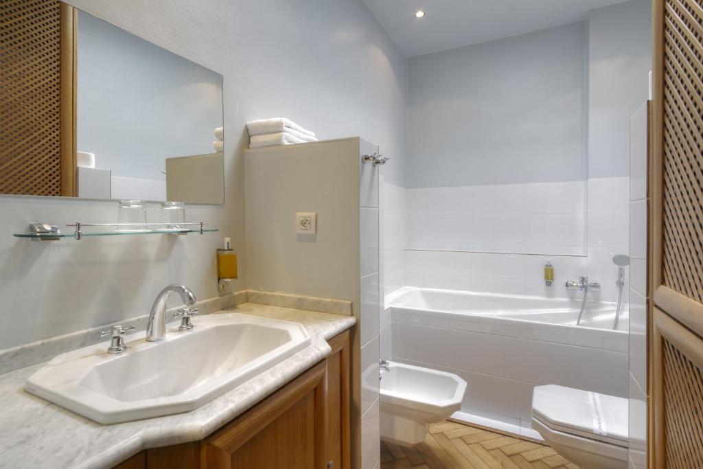 Black Star Suites - 15