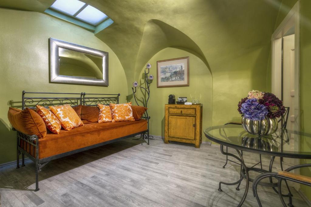 Black Star Suites - 6