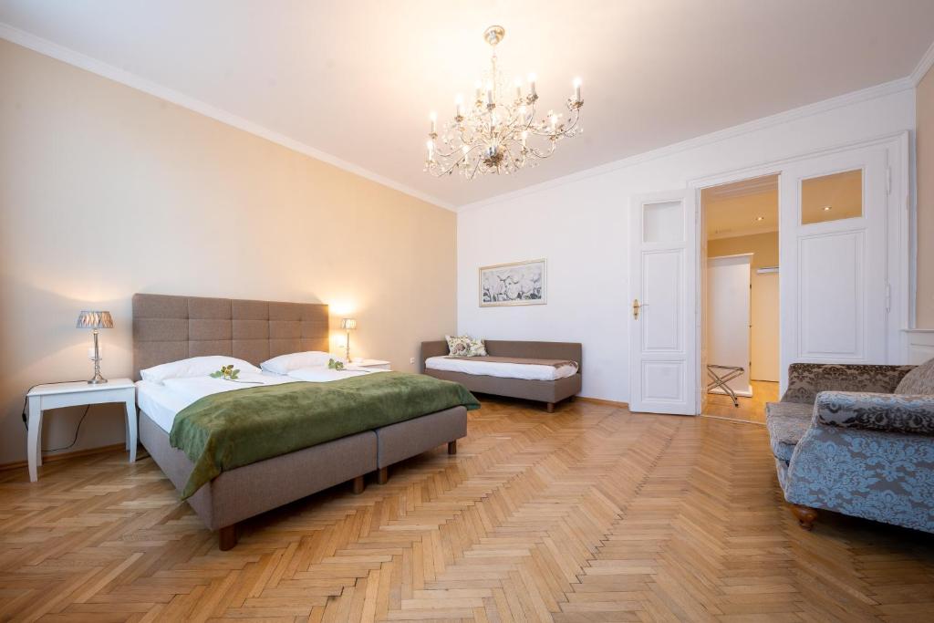 Postel nebo postele na pokoji v ubytování Hotel Unter den Linden