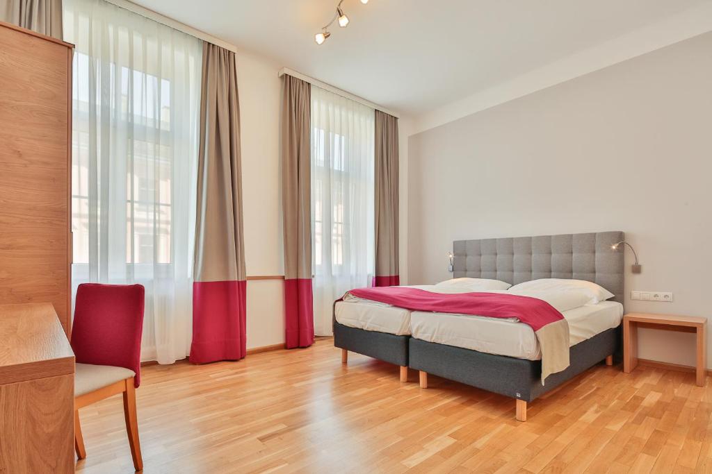 Postel nebo postele na pokoji v ubytování Hotel Unter den Linden