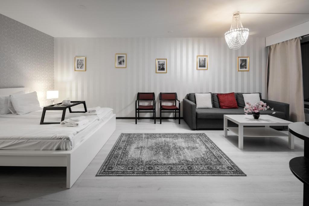 a living room with a bed and a couch at Hotelli Leikari in Kotka