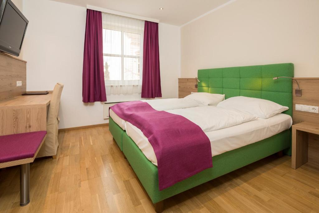 Postel nebo postele na pokoji v ubytování Hotel Unter den Linden