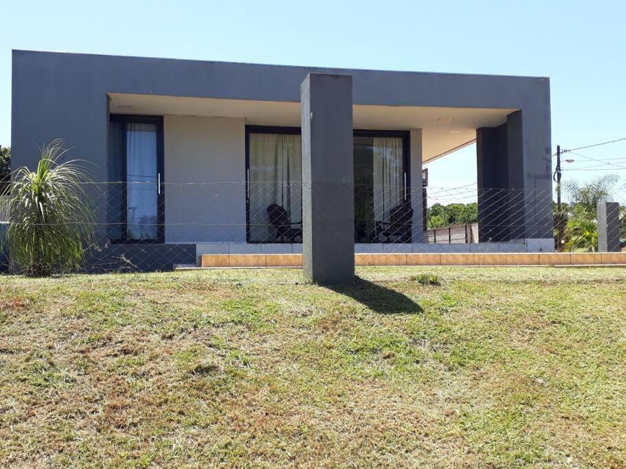 Casa moderna estilo minimalista muy luminosa