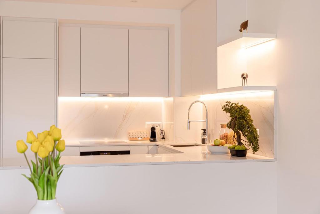 Hamilius Apartments City Center Luxembourg by Rentaroo - Wohnung Mit Balkon